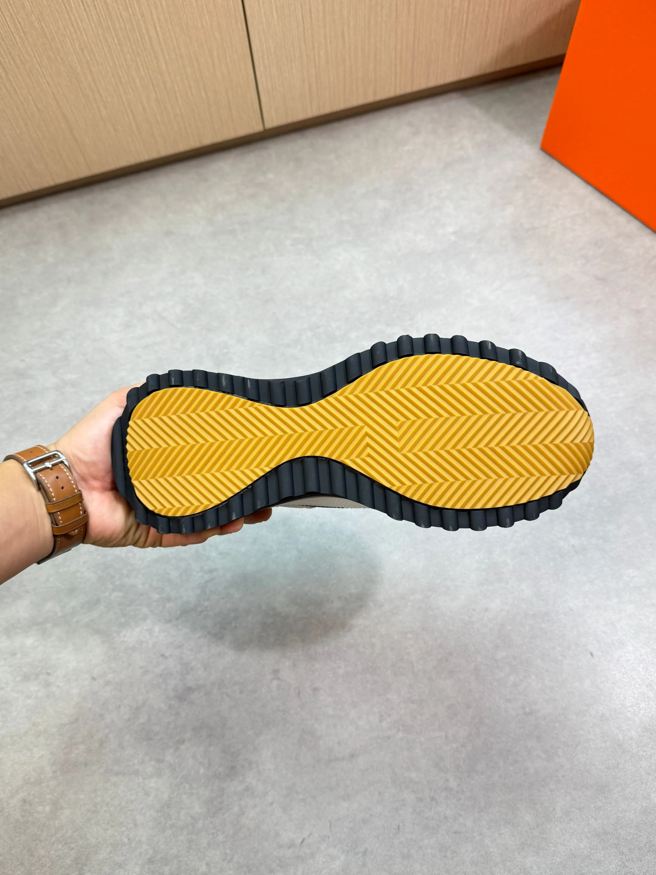 Men's shoes 💰800 [HERMES] Hermès - High-end quality original order·Casual sports shoes - Upper: 🔝 pebbled calfskin, Nappa calfskin, shoe body sewn with contrasting edge color, tongue, heel, brand logo webbing - Inner: water-dyed cowhide - Outsole: ultra-light T men's shoes 💰R·Rubber; two-color molded outsole -Ultra-high quality control·Fine workmanship: highlighted (high-end·nobility·grade) -Size: 39-44 (38, 45, can be customized)·H0118